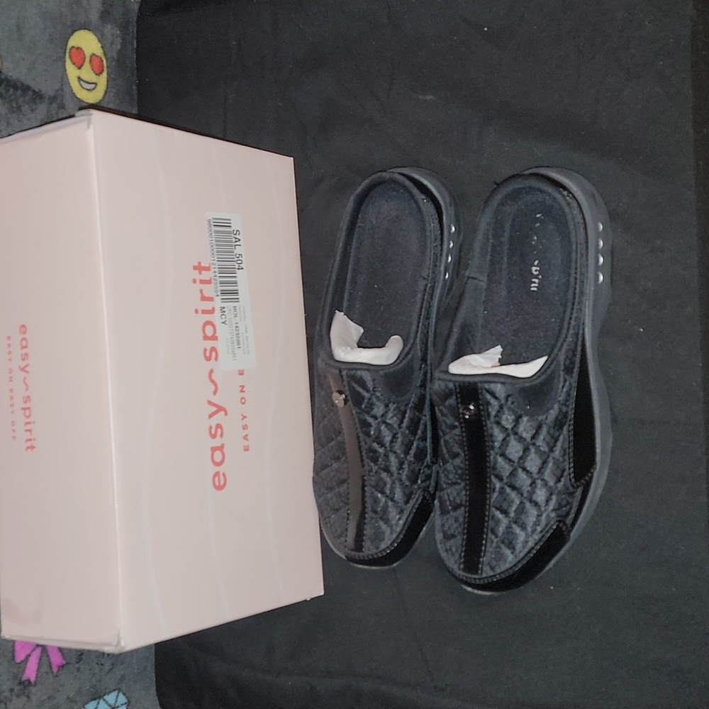 Easy Spirit Slip ons - Picture 4 of 4